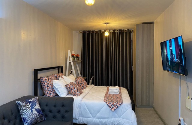 Amazing Cosy Studio Near Airport with Rooftop View