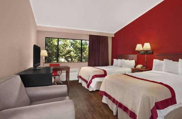 Amazing Deal! Cozy Family Unit, Pool, Restaurant