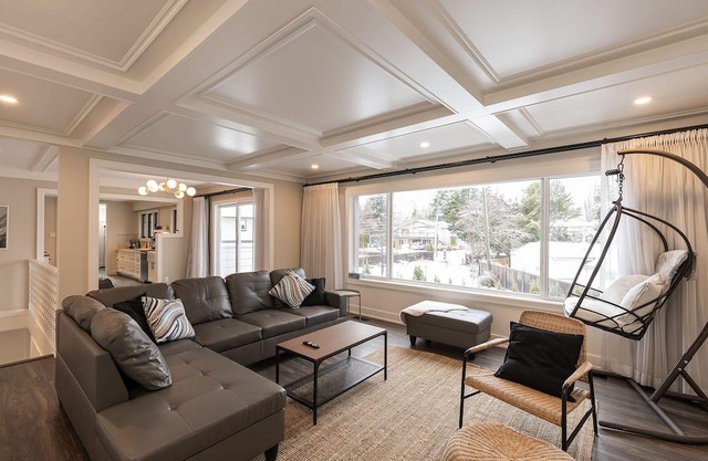 Amazing Estate - w/ pool table & hot tub
