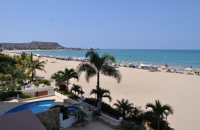 Amazing Front Beach Apartment in Salinas