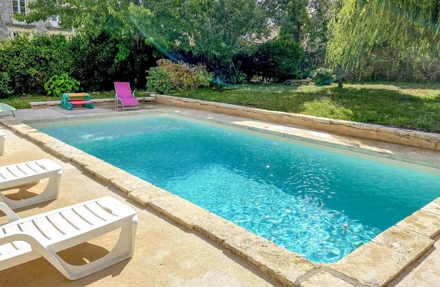 Amazing home in Saint-Christoly-Médoc