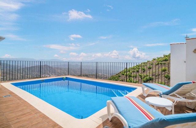 Amazing home in El Borge with WiFi