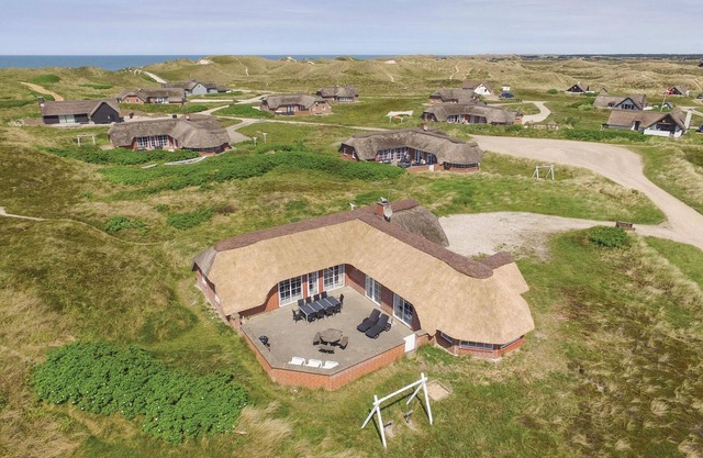 Amazing home in Ringkøbing with kitchen