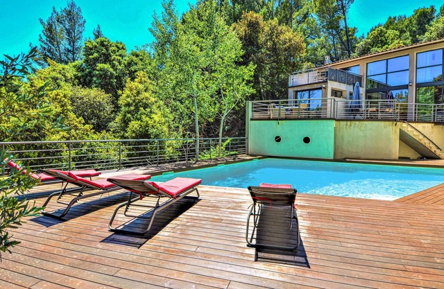 Amazing home in Sauveterre with WiFi