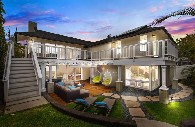 Amazing 🌺 Kailua Beach House 🌺 Pool! Game Room! 1 House from Beach