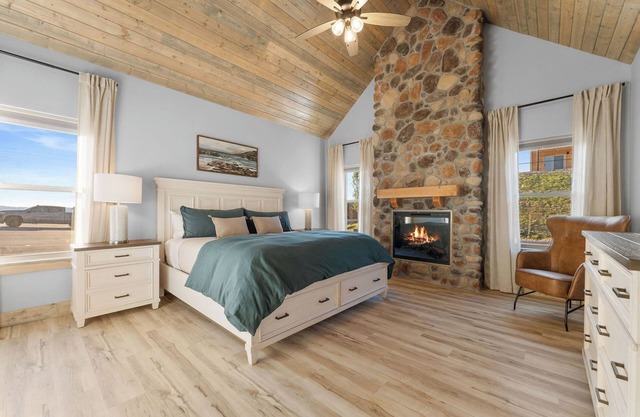 Amazing Lake View! No Stairs Cabin! Indoor Pool!