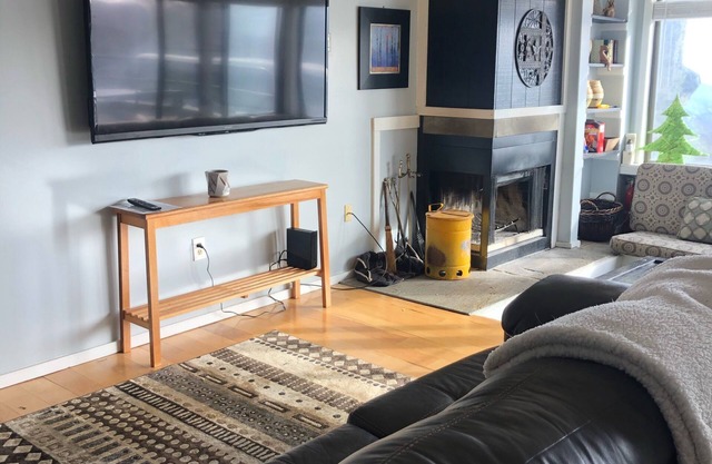 Amazing Mountain views - Ski In Ski Out - Wifi - fireplace - Pets OK