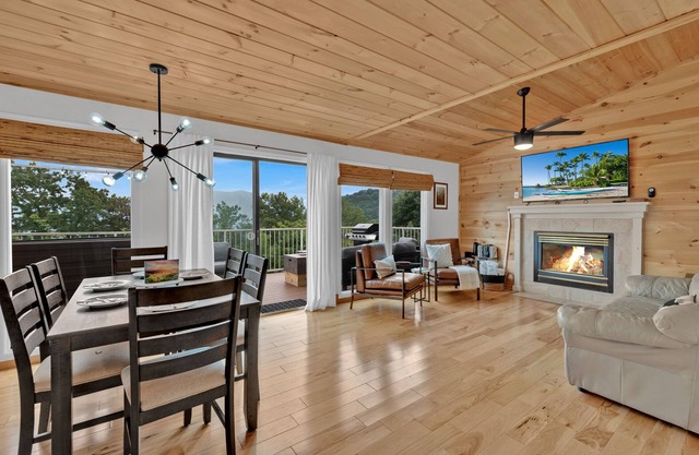 Amazing Mt.Leconte views/Firepit/Hot Tub