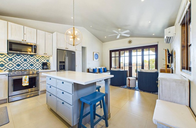 Amazing ocean view condo a few Steps to the Beach at Las Catalinas