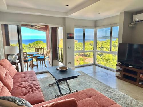 Amazing Ocean Views Condo Close To The Beach