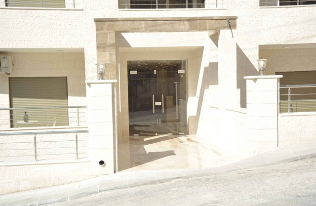 Amazing one Bedroom Apartment in Amman, Elwebdah 4