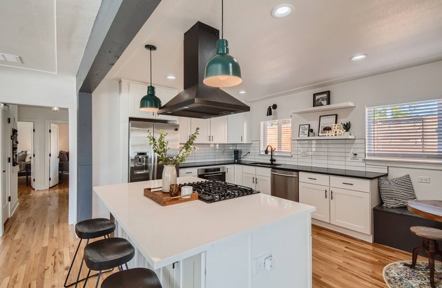 Amazing Park Hill 3 BR with Hot Tub, Pet Friendly, w/Great Entertainment Areas