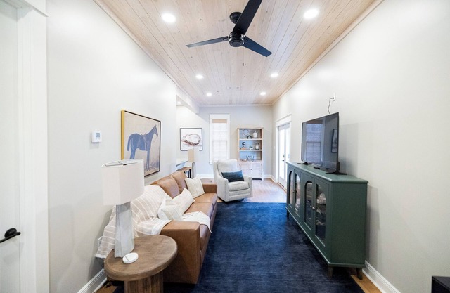 Amazing Property, Brand New, Coffee Bar, Walkable