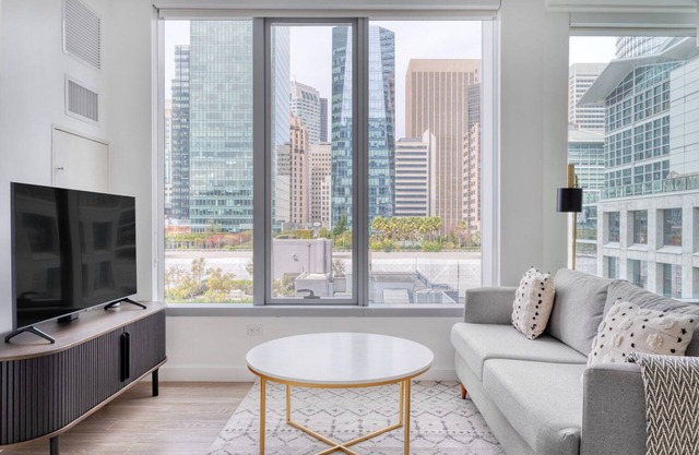 Amazing Rincon Hill 1BR w/W/D, Gym & Pool, near Tech HQs, by Blueground