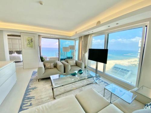 Amazing Sea view APT with parking at Royal Beach - By Beach Apartments TLV