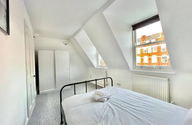 Amazing spacious 2 bed apart