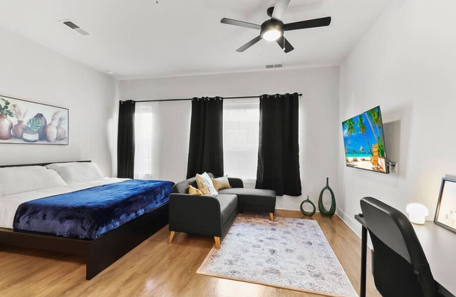 Amazing Studio | King Suite | Pool & Gym!
