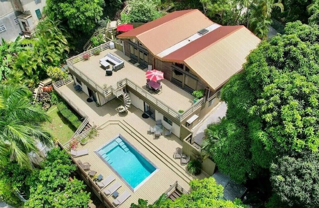 Amazing Tri-Plex Style House with Pool in St Thomas-Northside