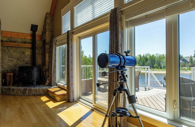 Amazing waterfront luxury home in millionaire area only minutes from town