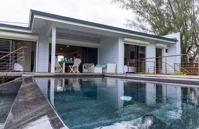 Amazing Waterfront Villa fully equipped w/infinity pool