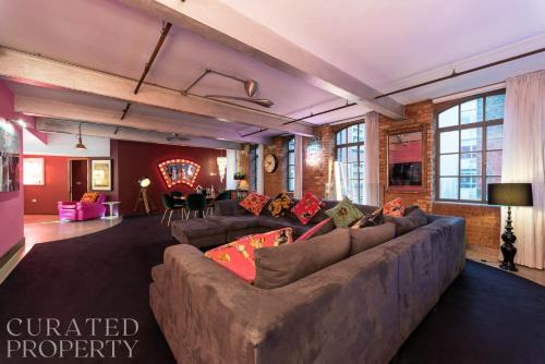 Amazingly Luxurious Loft Apartment, Soho - 3 Bedrooms, 2 Bath & Office