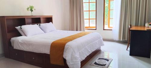 Amini Guest House