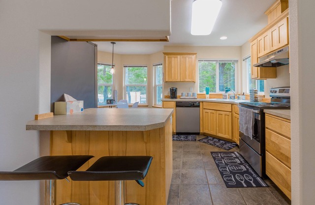 Ammy's Beach House /Short Walk to Beach and Restaurants /BBQ /Jacuzzi