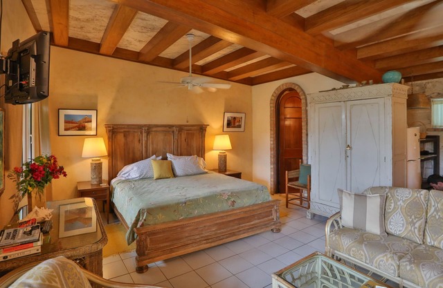 Amore Loft Suite - in the Heart of Cruz Bay!