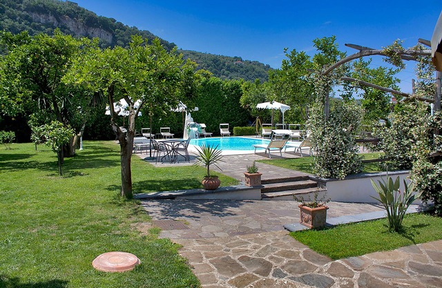 AMORE RENTALS - Casa Limoneto with Shared Pool, Garden, Terraces and Parking