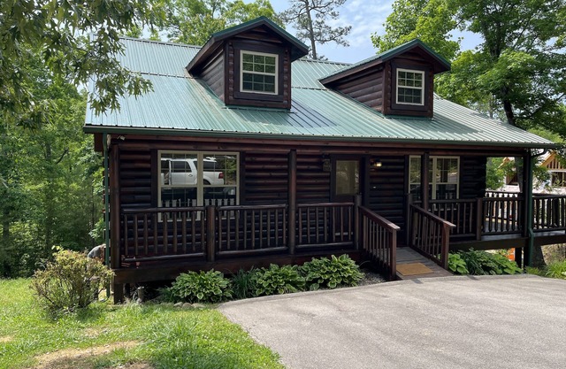 An Absolutely Charming Cabin!