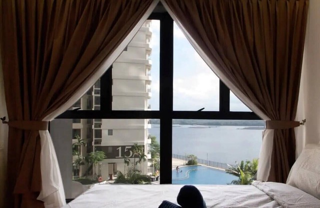 An Airy & Cozy 3BR Suite in Danga Bay FREE Parking