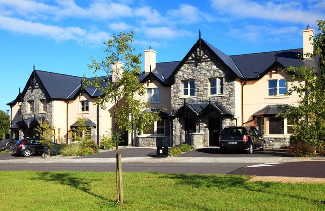 An ardmullen 3 bed oak that sleeps 6 guests in 3 bedrooms