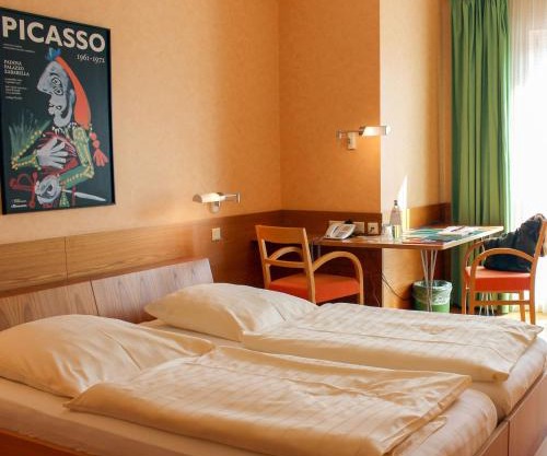 An der Persiluhr Stadt-gut-Hotel