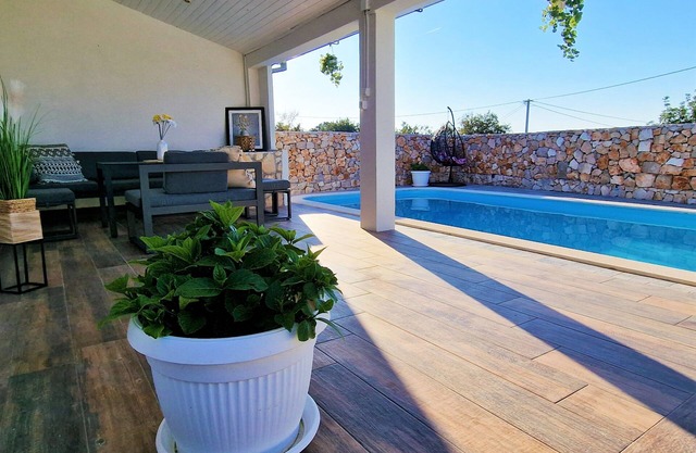 Anas lagoon holiday house with pool at azure beach