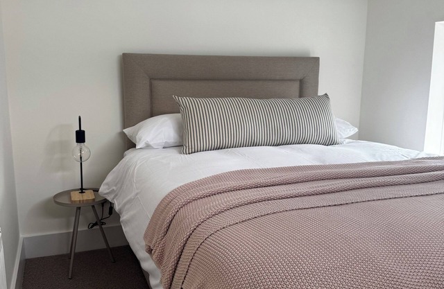 Anchor & Nest - 4 bedroom seaview house in Kinsale