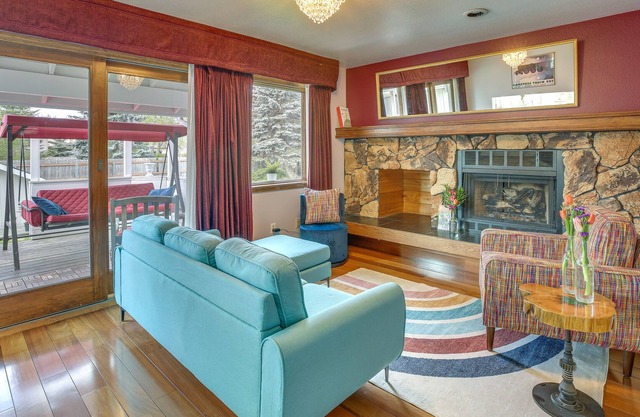 Anchorage Retreat: Walk to Cheney Lake Park!