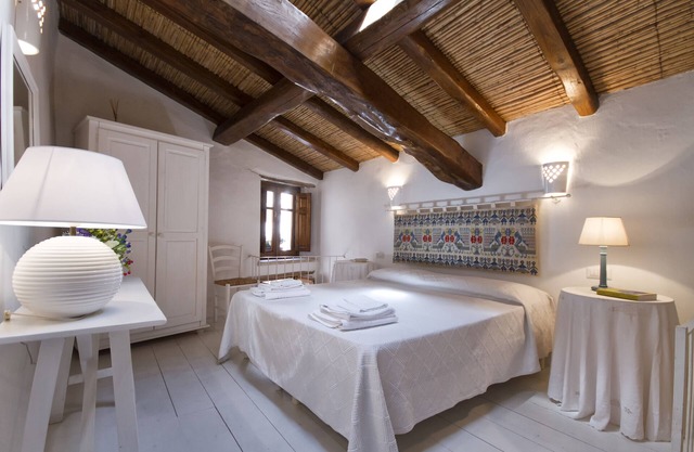 Ancient Stone Houses - "Domu Luscenti"
