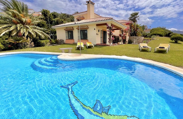 Andalusian style villa with stunning views. PAX 6. FREE WIFI