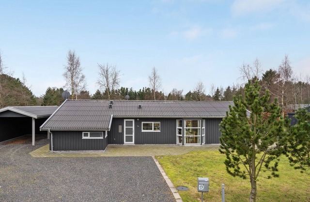 "Andrea" - 1.4km from the sea by Interhome