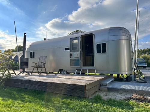 Angie Lodge - Streamcamper