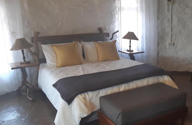 Annie's Place, Lanseria