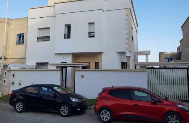 Annual rental Villa S + 5 in Hammamet Nord, 5 minutes from the beach
