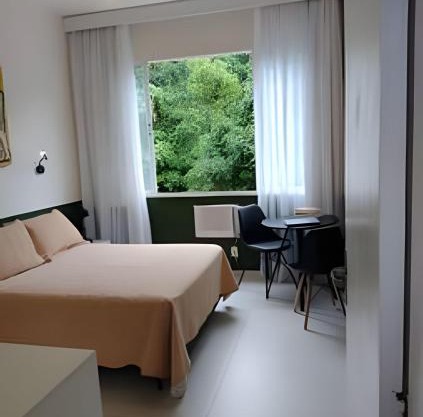 Ap Copa, qto e sala c vista indevassável p/verde