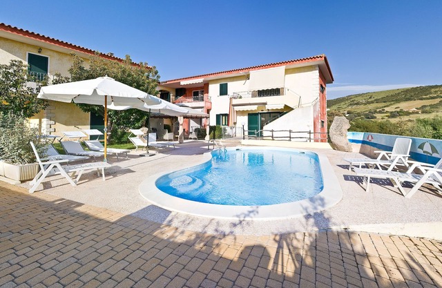 Apartment in complex with swimming pool n. 3 P. earth