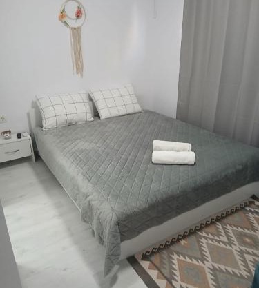 Apartament duplex pentru 3-4-5 persoane, Free parking, Self checkin, zona linistita