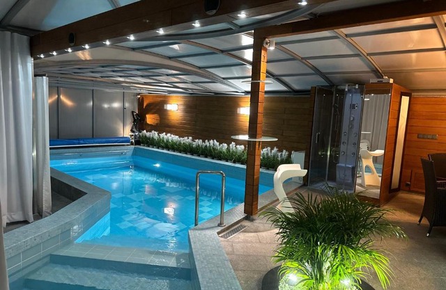Apartament z prywatnym, krytym basenem