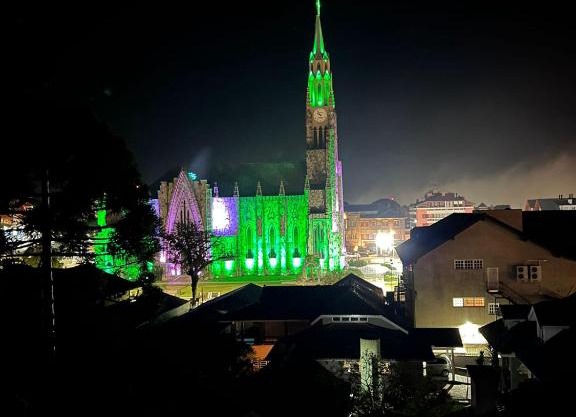 apartamento duplex c vista para catedral de pedra igreja matriz