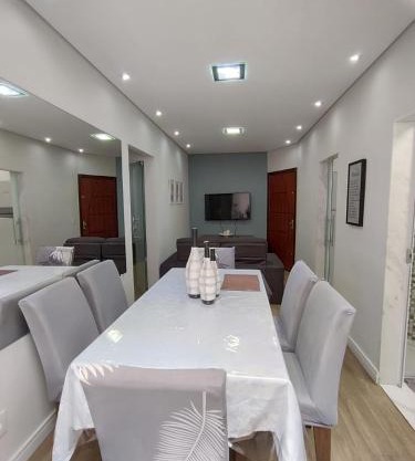 Apartamento inteiro com área e garagem privativa