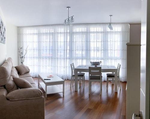 APARTAMENTOS LONCHO CEE
