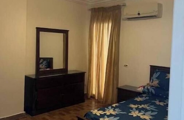 Aparthotel in Mamoura Beach